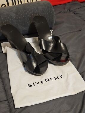 Givenchy Paris Black Patent Leather Crisscross Open-Toe Slide Heels Size 8.5